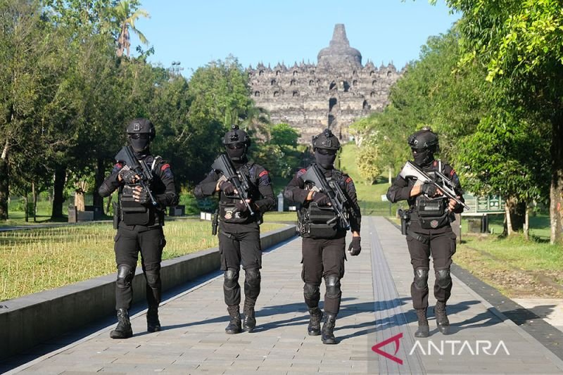 Ancaman di Balik Keagungan: Menelaah Tantangan Konservasi Borobudur