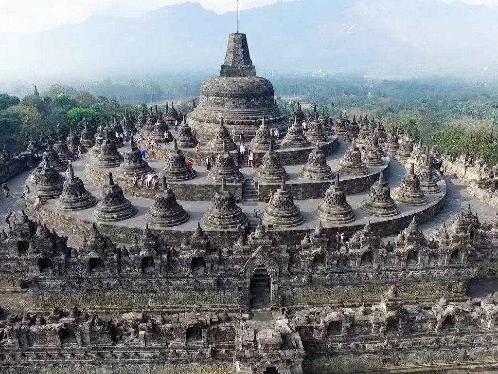 Arsitektur Borobudur: Simbol Kosmos dan Perjalanan Spiritual