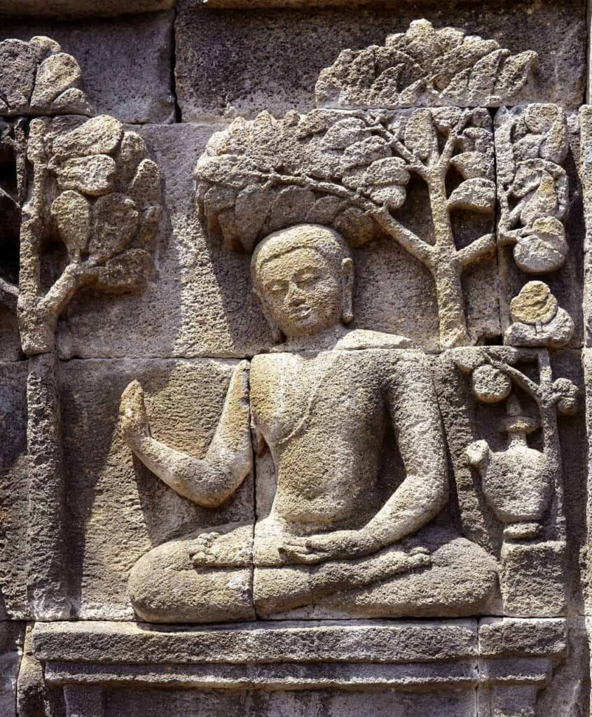 Baik, mari kita telusuri keindahan dan makna relief Borobudur dan Prambanan dalam sebuah artikel yang informatif dan mudah dipahami.