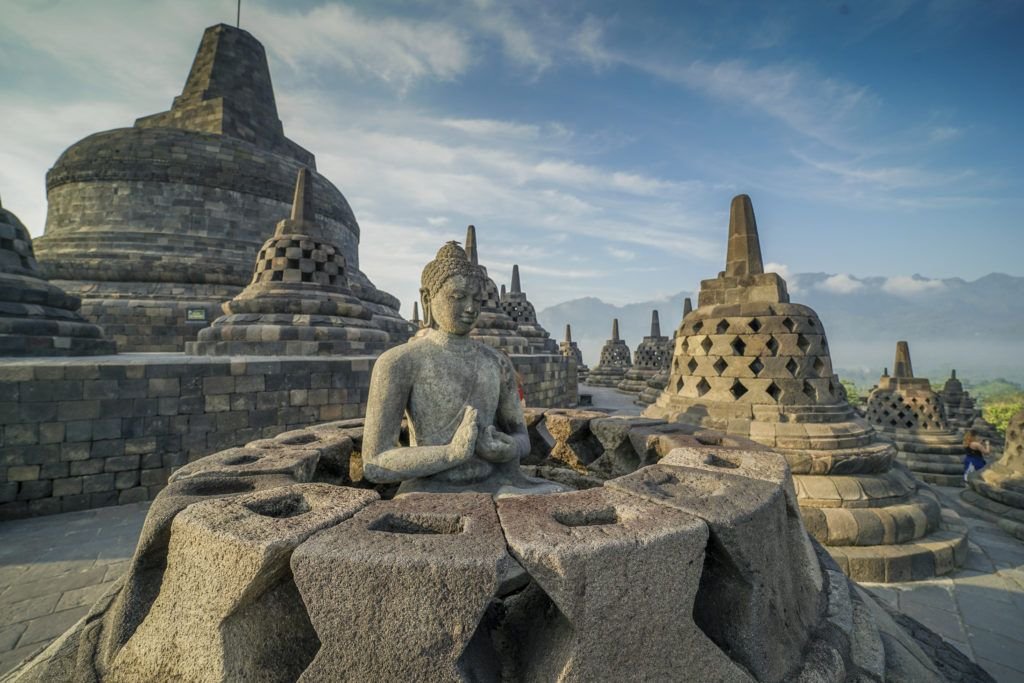 Borobudur: Antara Warisan Agung dan Bisikan Ramalan