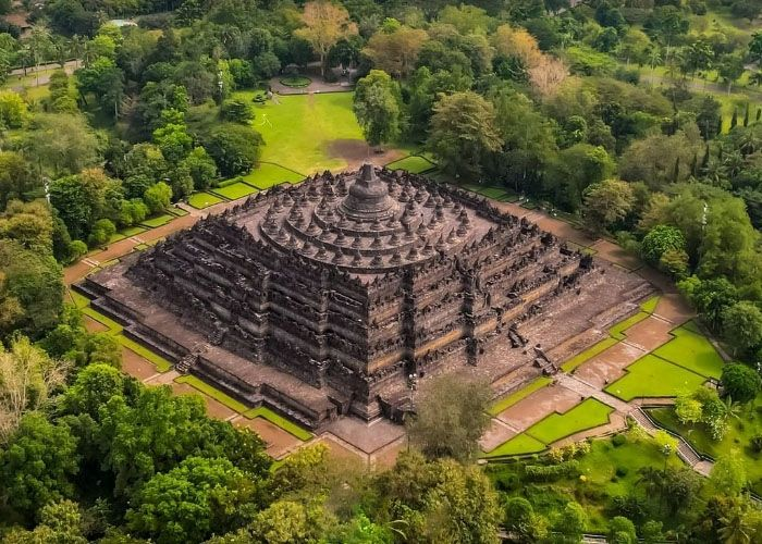 Borobudur: Jembatan Abadi Budaya Jawa dan Spiritualitas Buddha