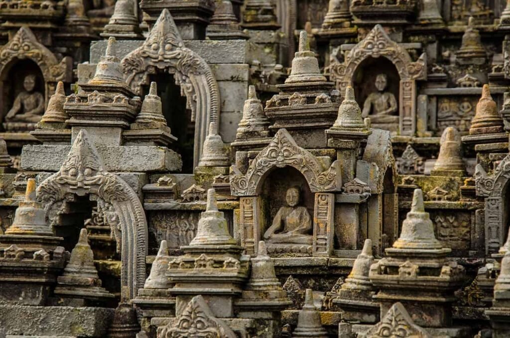 Borobudur: Kisah Buddha yang Terukir dalam Batu