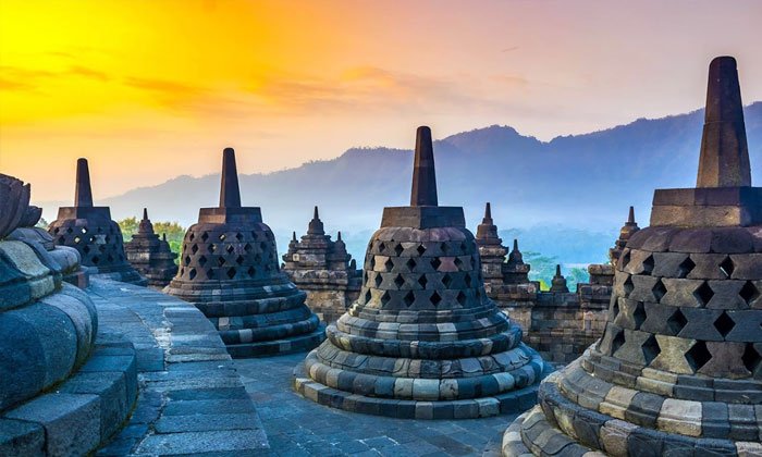 Borobudur: Lebih dari Sekadar Candi, Sebuah Mahakarya dengan Keunikan Tak Tertandingi