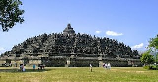 Borobudur: Lebih dari Sekadar Keajaiban Batu, Sebuah Simfoni Sejarah dan Filosofi