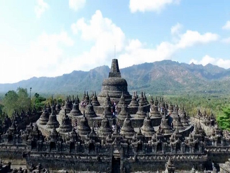 Borobudur: Mahakarya Arsitektur dan Simbol Kebijaksanaan Buddha Terbesar di Dunia