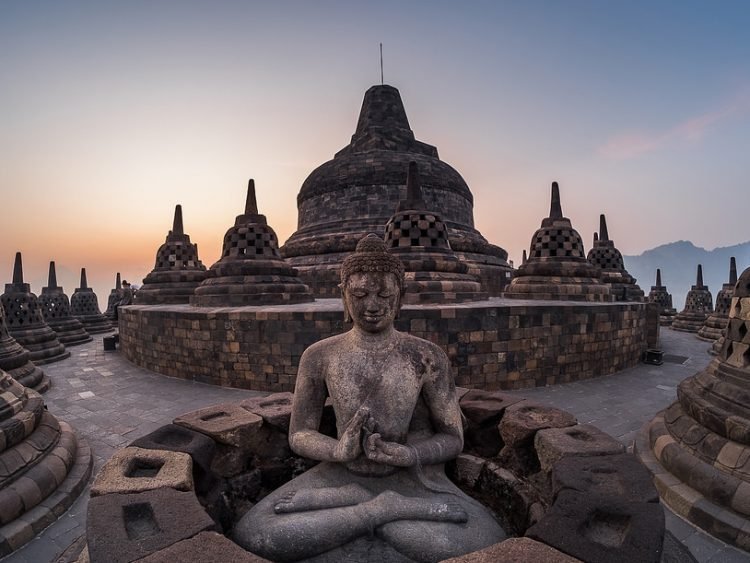 Borobudur: Mengungkap Misteri Jumlah Stupa dan Maknanya