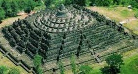 Borobudur: Misteri Waktu dan Keagungan Arsitektur yang Memukau