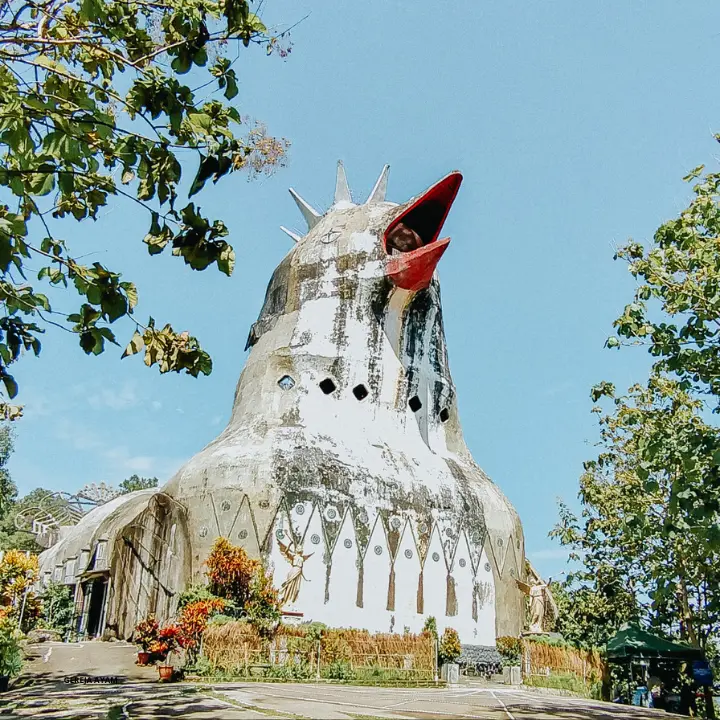 Bukit Rhema: Gereja Ayam yang Menginspirasi dan Menawarkan Perspektif Baru