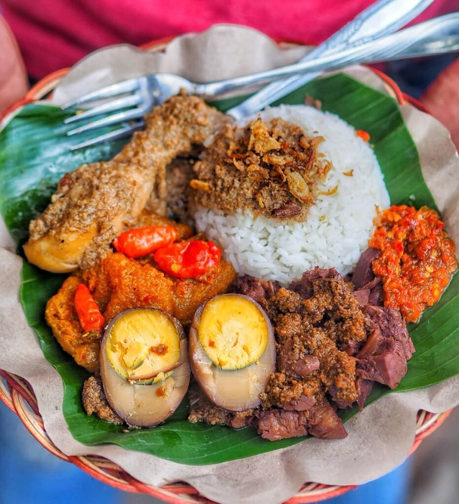 Gudeg Magelang: Lebih dari Sekadar Nangka Muda, Sebuah Cita Rasa yang Merangkul Perbedaan