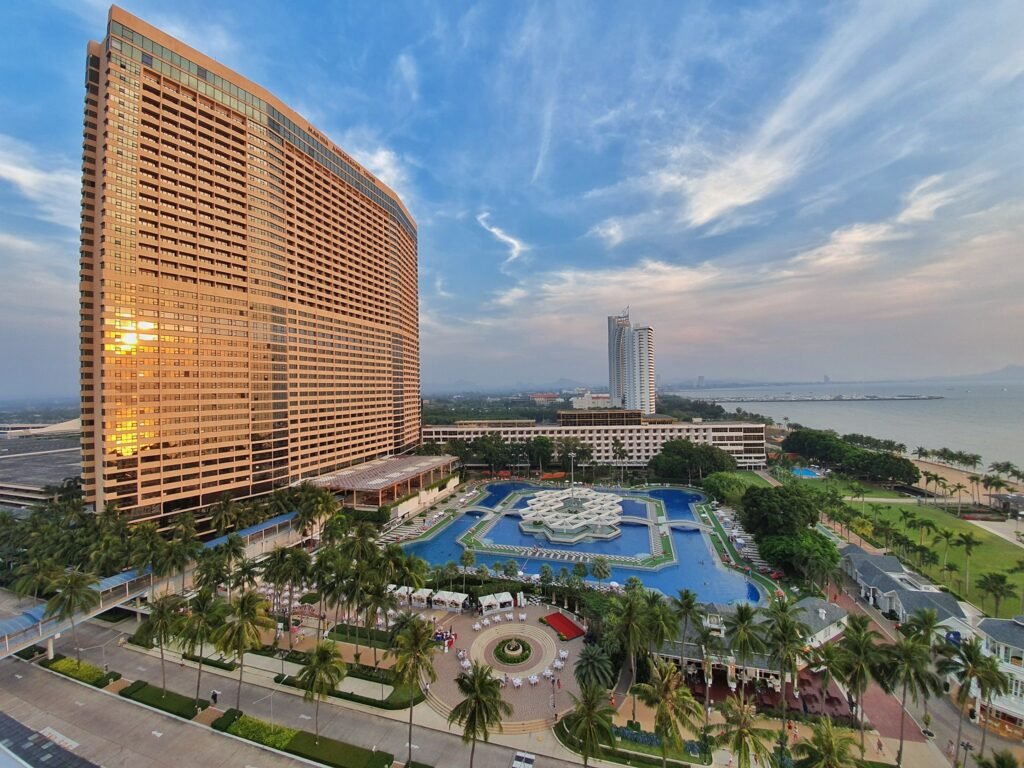 Menikmati Kemegahan Borobudur dengan Sentuhan Kemewahan: Panduan Memilih Hotel Mewah Terbaik
