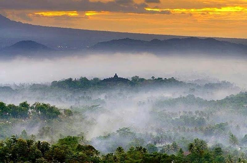Menjelajahi Magis Bukit Punthuk Setumbu: Pesona Sunrise dan Keindahan Borobudur dari Ketinggian