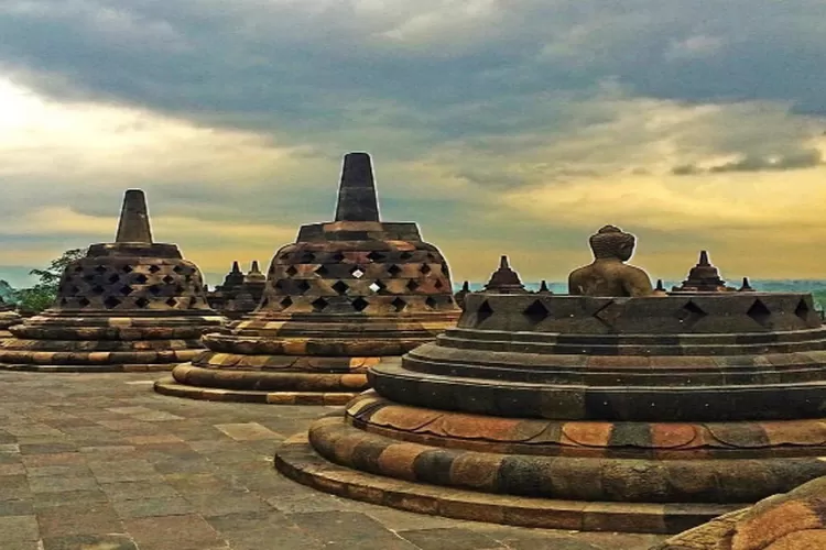 Misteri Selubung Gaib di Balik Kemegahan Borobudur: Penampakan dan Interpretasi