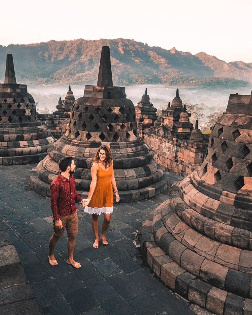 Pesona Borobudur di Era Digital: Peran Influencer dalam Mempromosikan Warisan Budaya